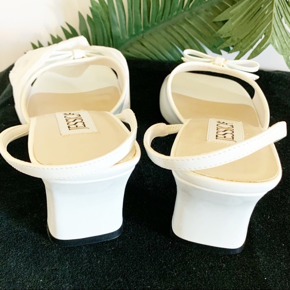 Jessica White Summer Sandal! Size 8m 1 1/2” heel! - Picture 2 of 4